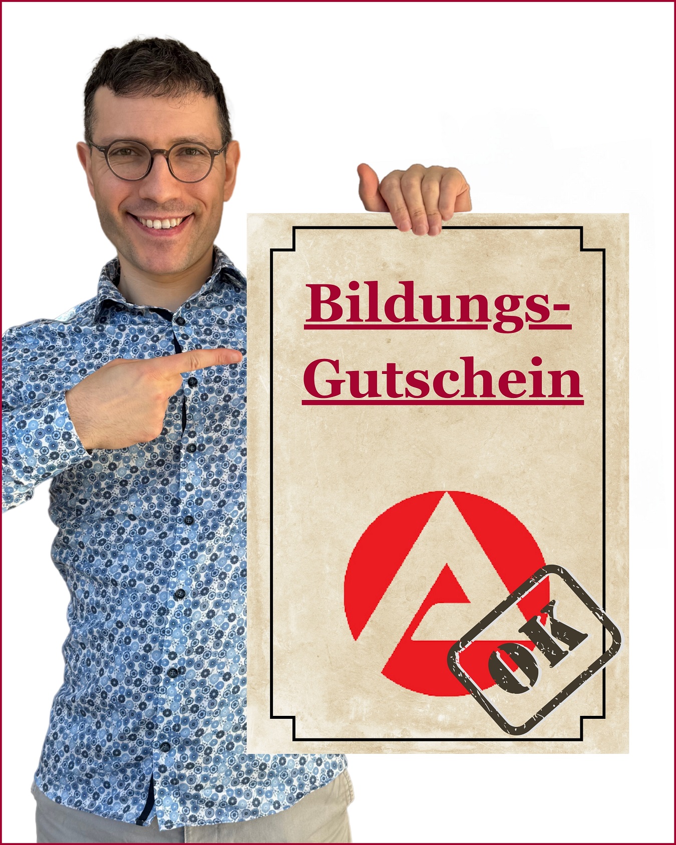 Lektorenausbilder Evgenij Unker zeigt glücklich deinen Bildungsgutschein (Symbolbild).